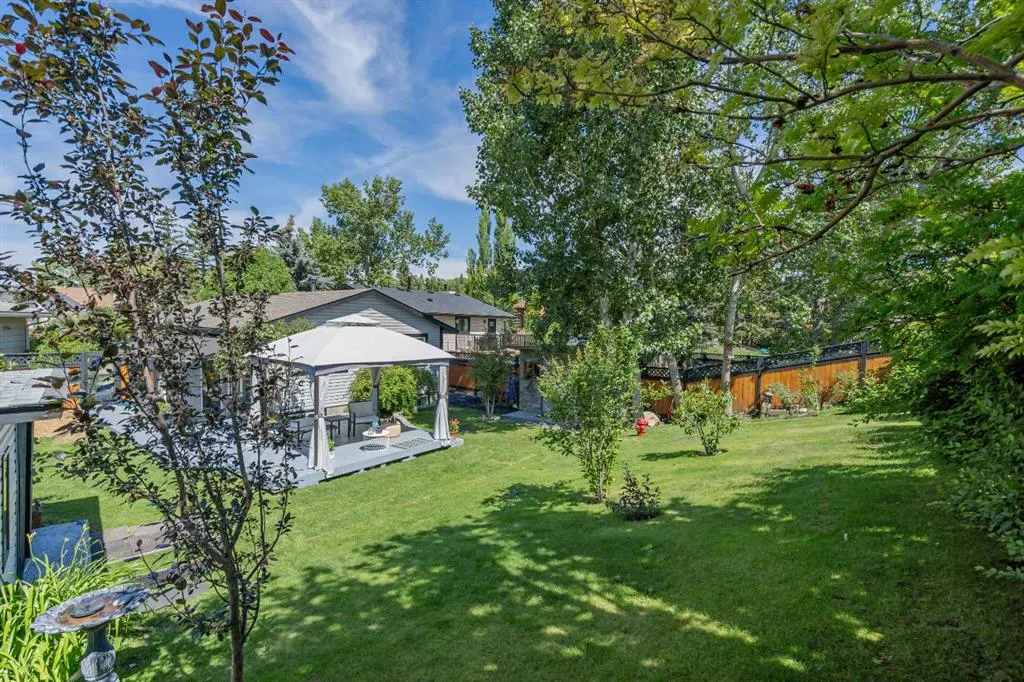 136 Ranchview Court NW