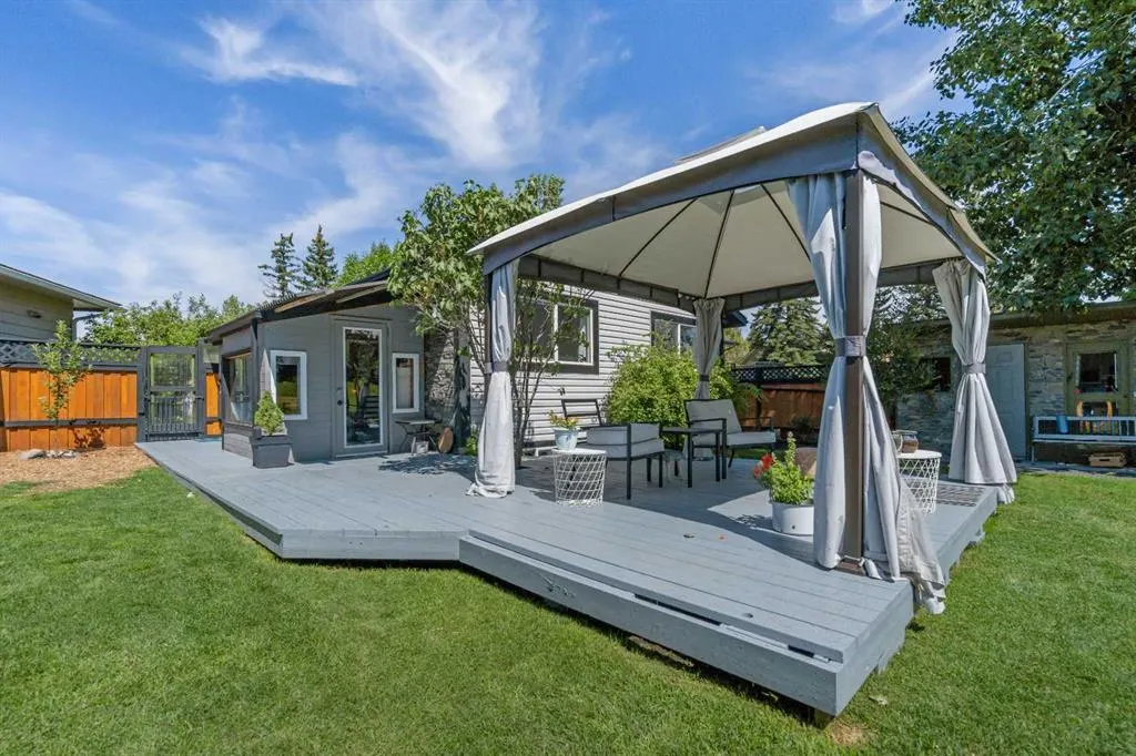 136 Ranchview Court NW
