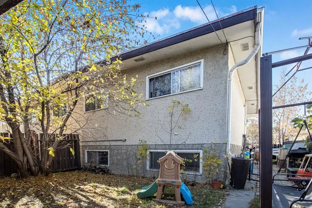 30 & 32 Dalton Bay NW