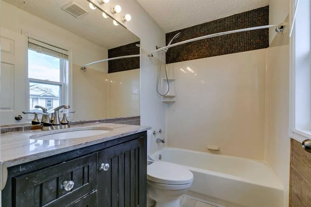 51 Inverness Grove SE