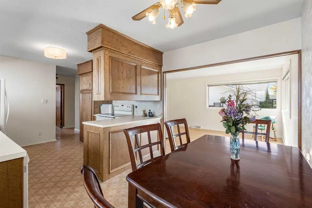 362 Ashley Crescent SE