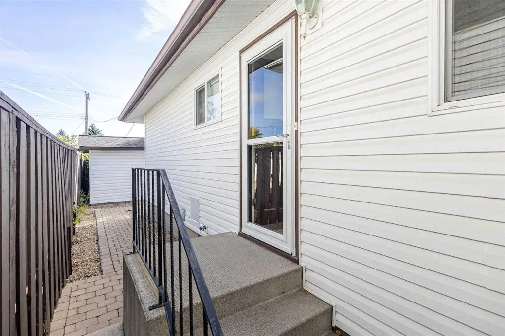 362 Ashley Crescent SE