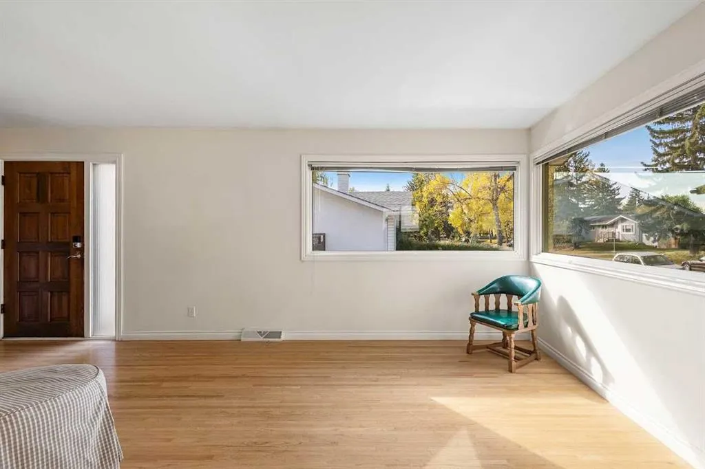 362 Ashley Crescent SE
