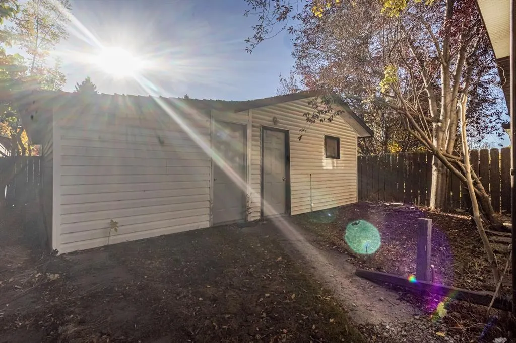 5841 66 Avenue NW