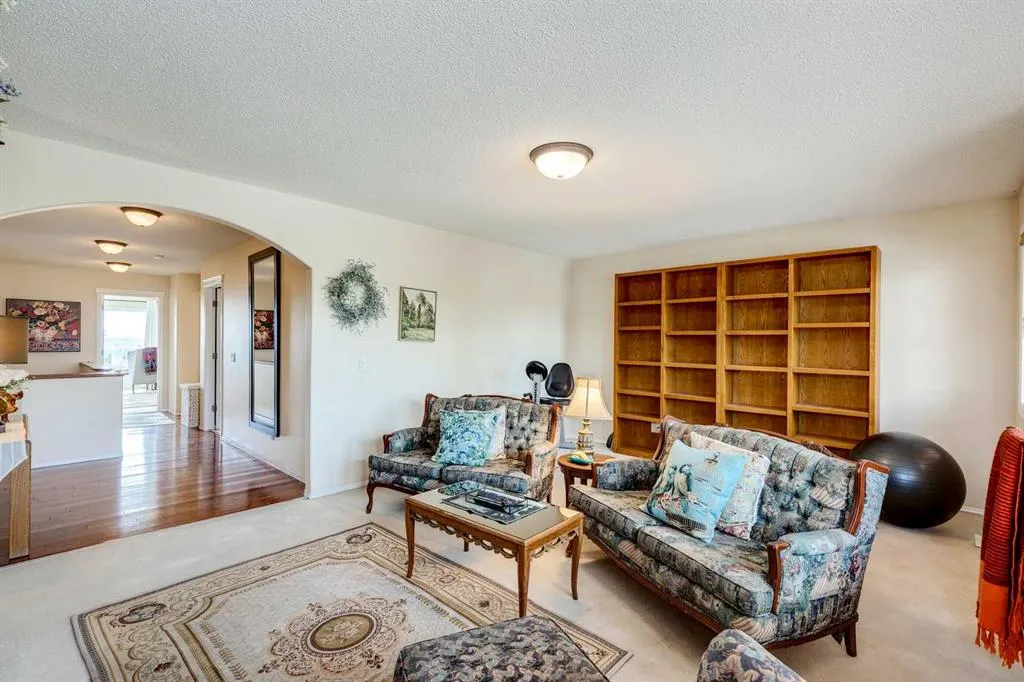 40 Springbank Bay SW