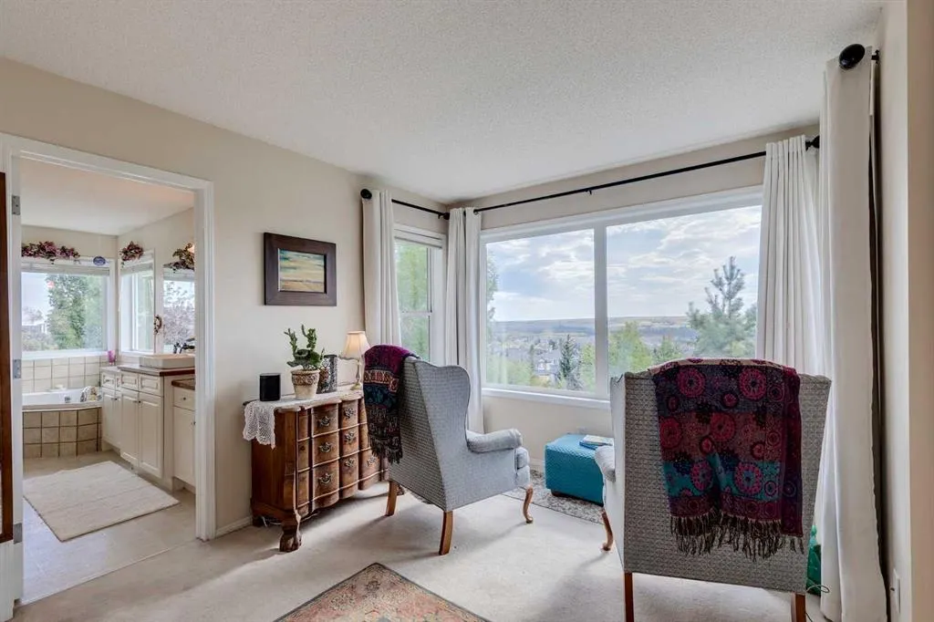 40 Springbank Bay SW