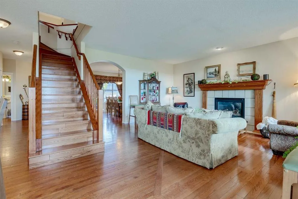 40 Springbank Bay SW