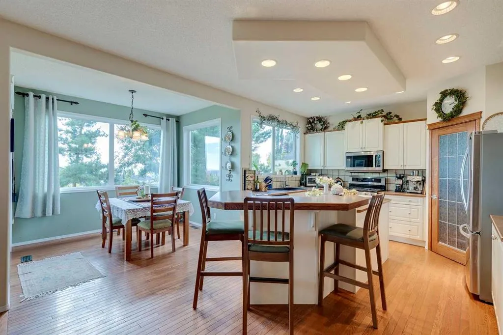 40 Springbank Bay SW
