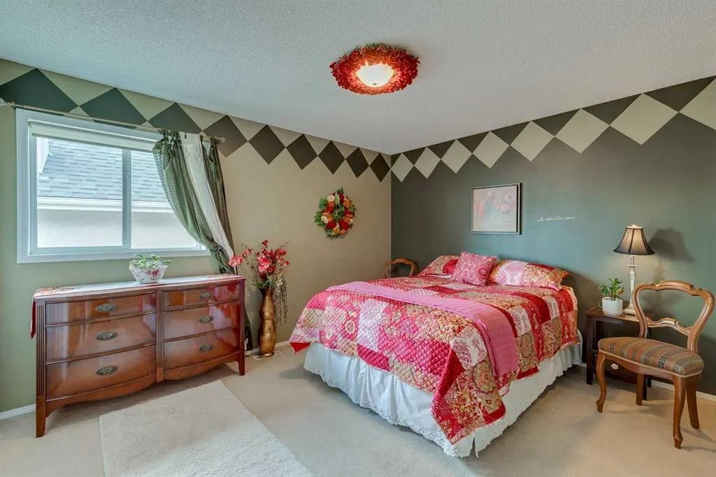40 Springbank Bay SW