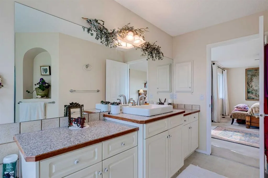 40 Springbank Bay SW