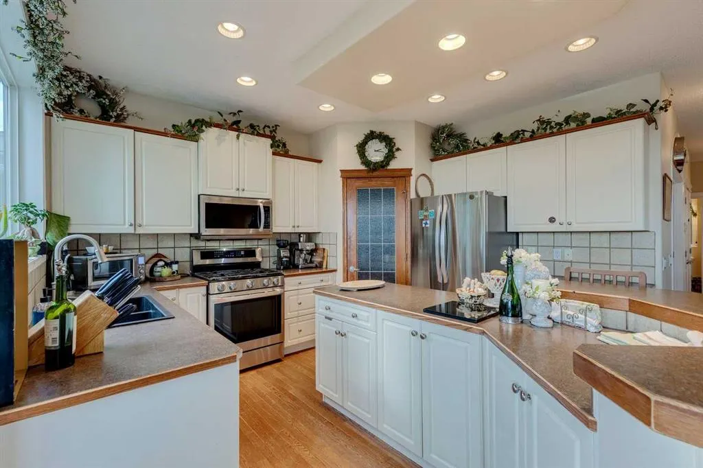 40 Springbank Bay SW