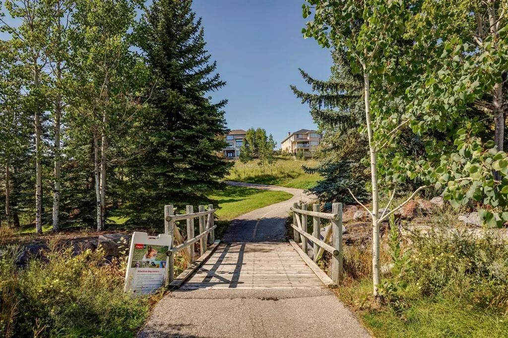 40 Springbank Bay SW