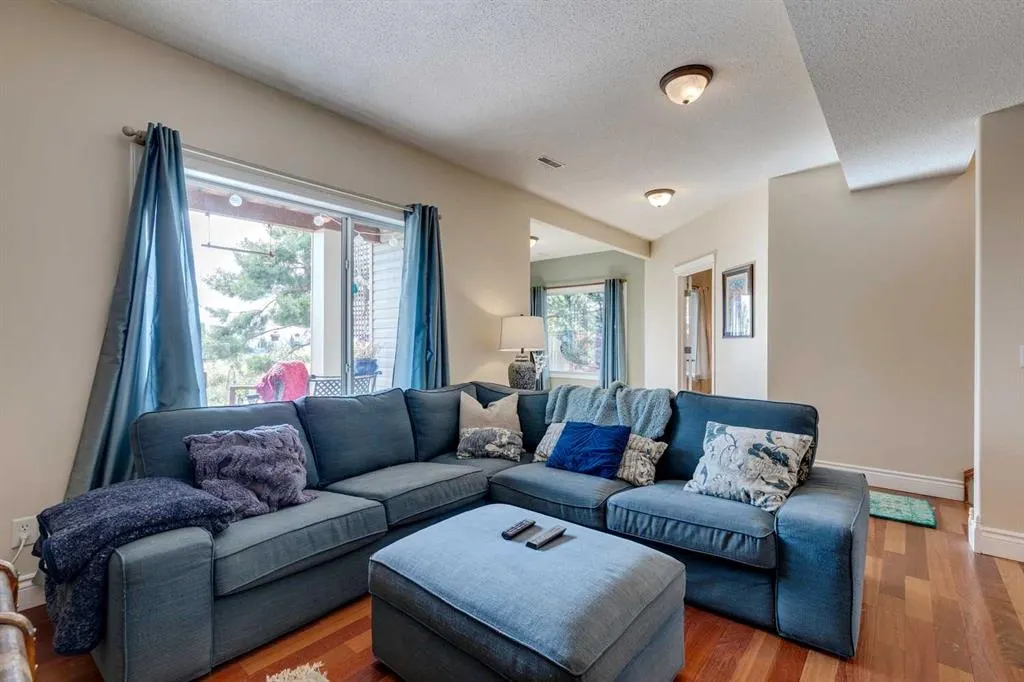 40 Springbank Bay SW
