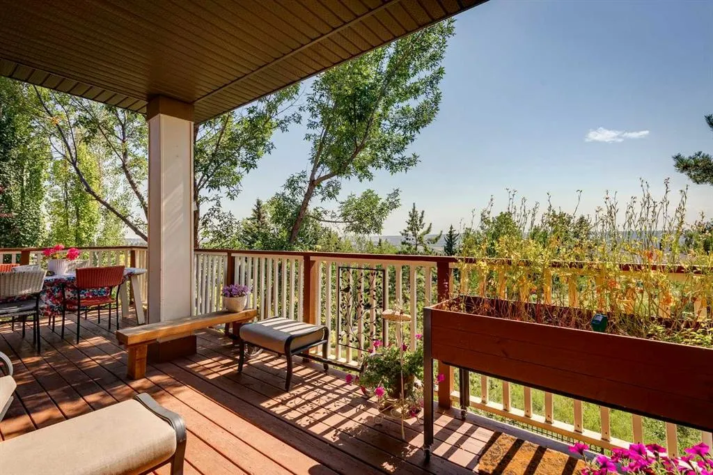 40 Springbank Bay SW