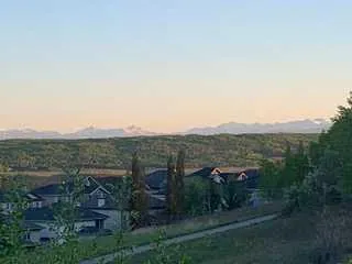 40 Springbank Bay SW