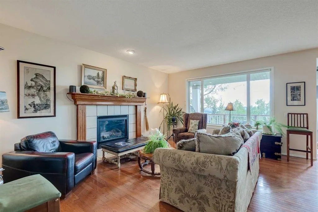 40 Springbank Bay SW