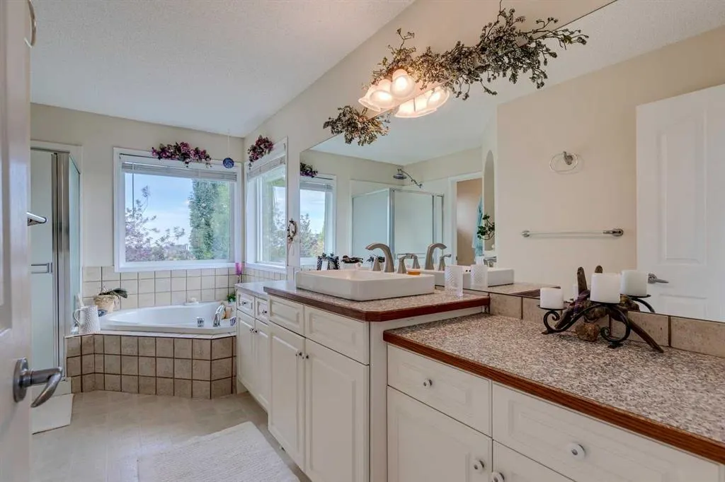 40 Springbank Bay SW