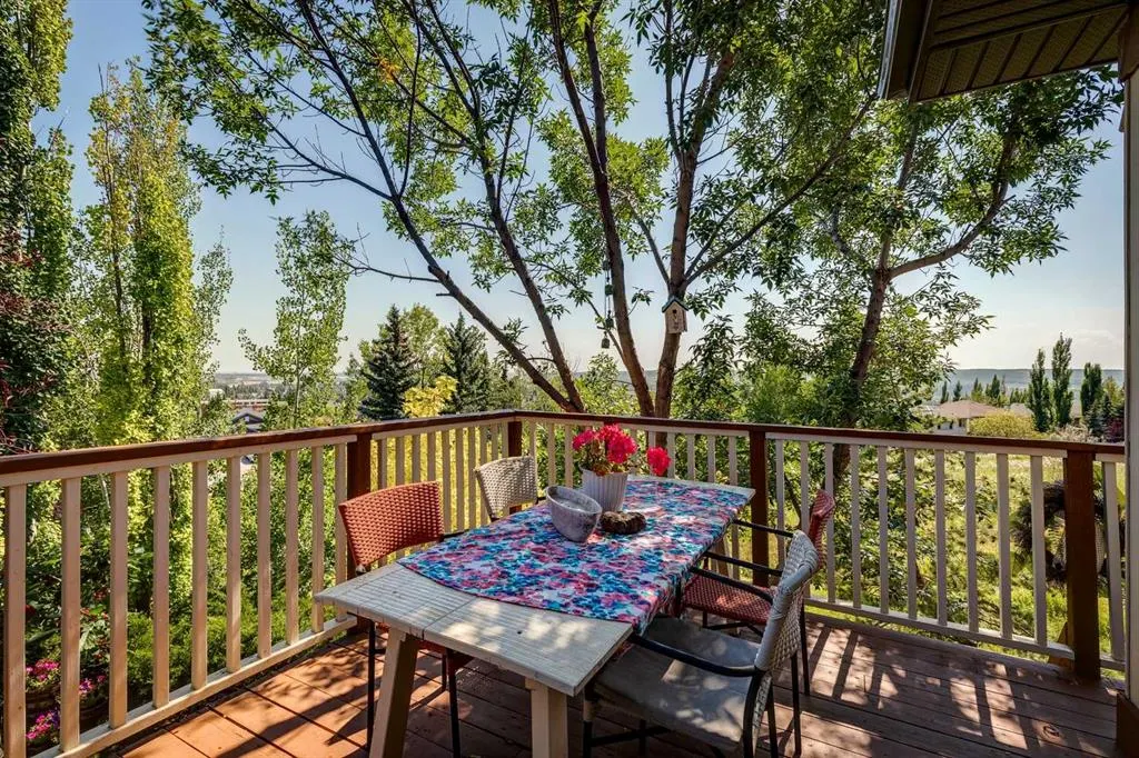 40 Springbank Bay SW