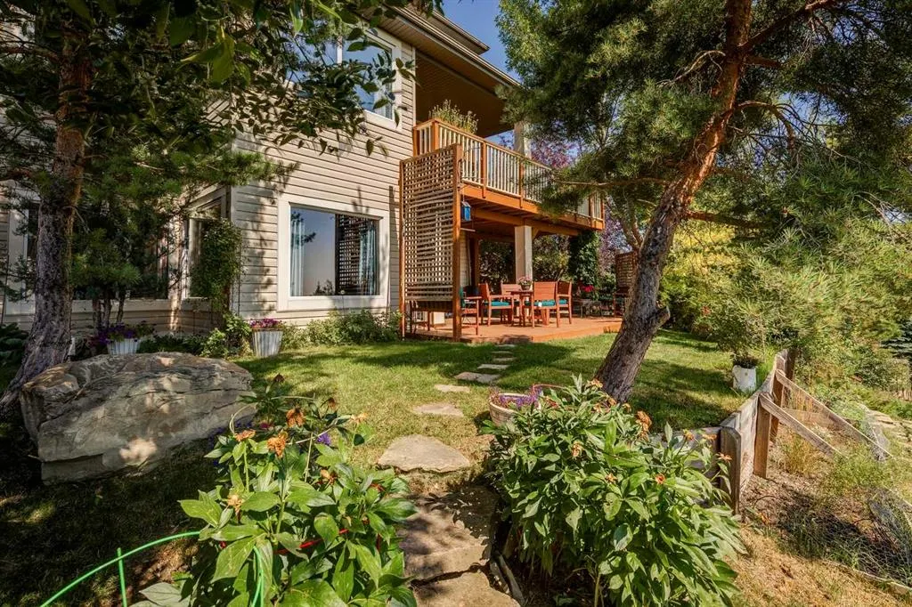 40 Springbank Bay SW