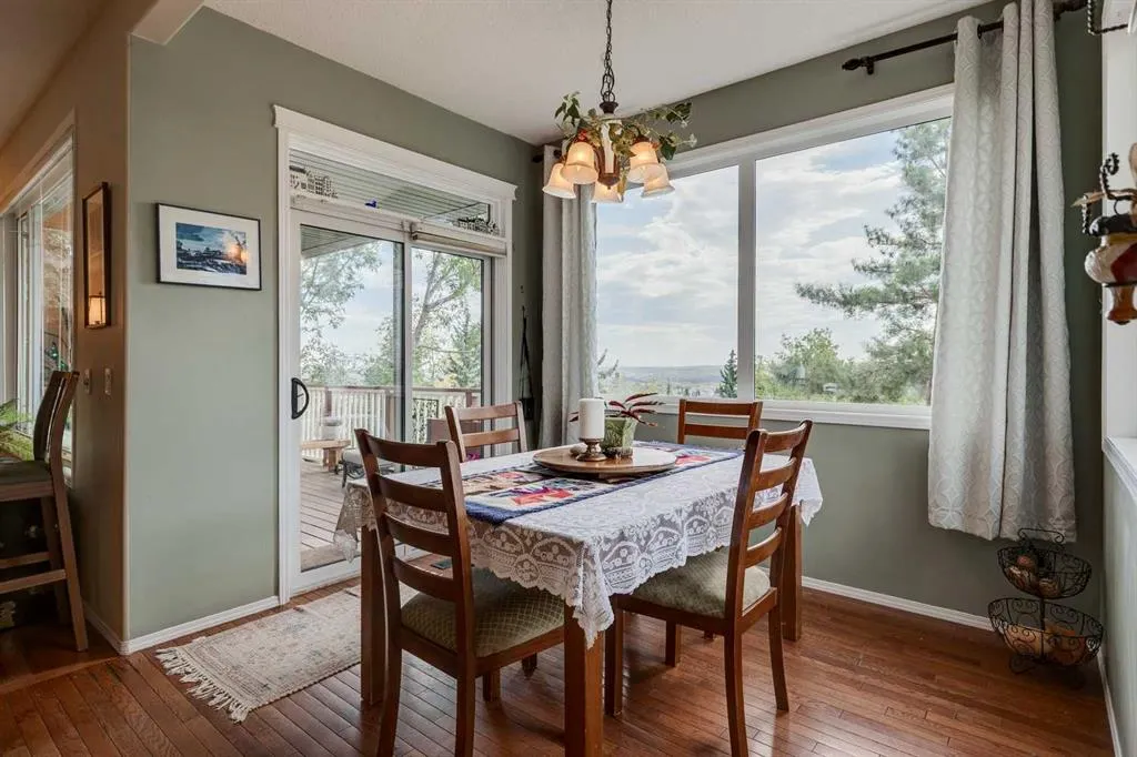 40 Springbank Bay SW