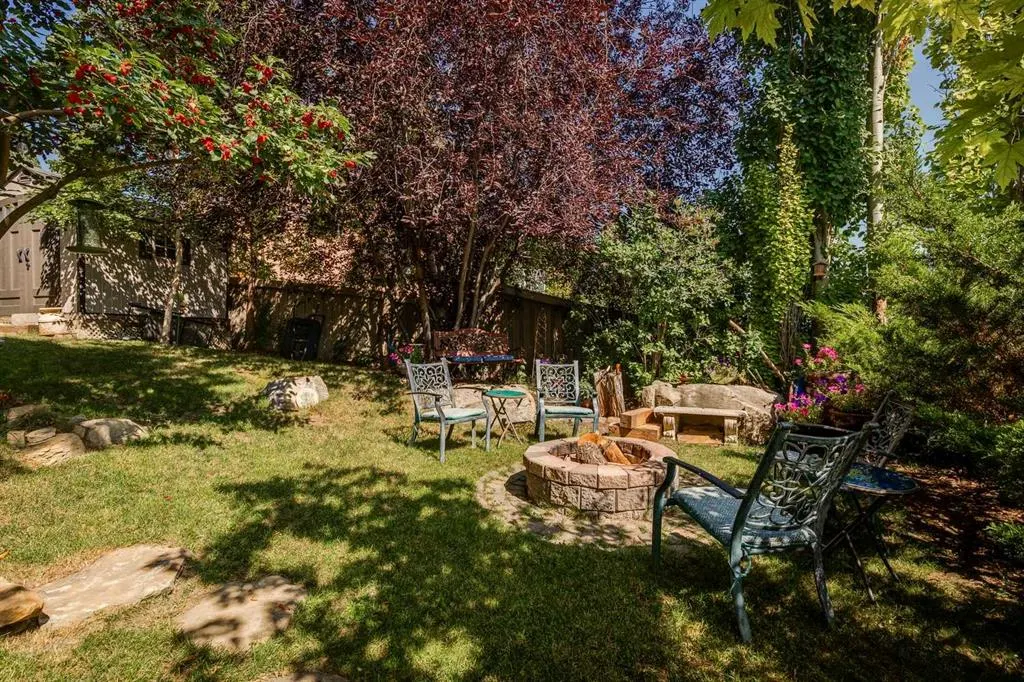 40 Springbank Bay SW