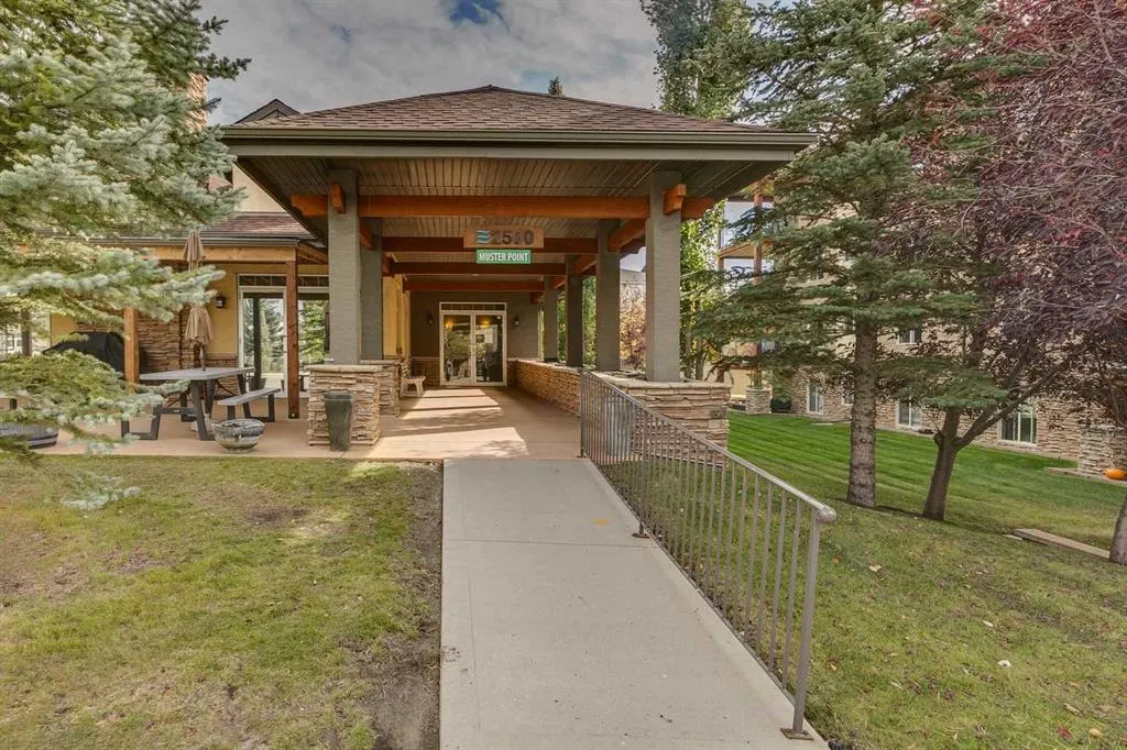 92 Crystal Shores Road, #2114