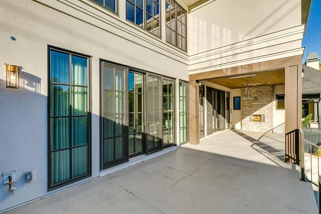 109 Roxboro Road SW