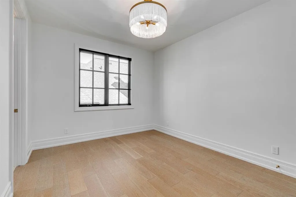 109 Roxboro Road SW