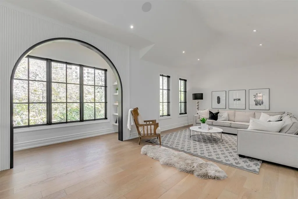 109 Roxboro Road SW