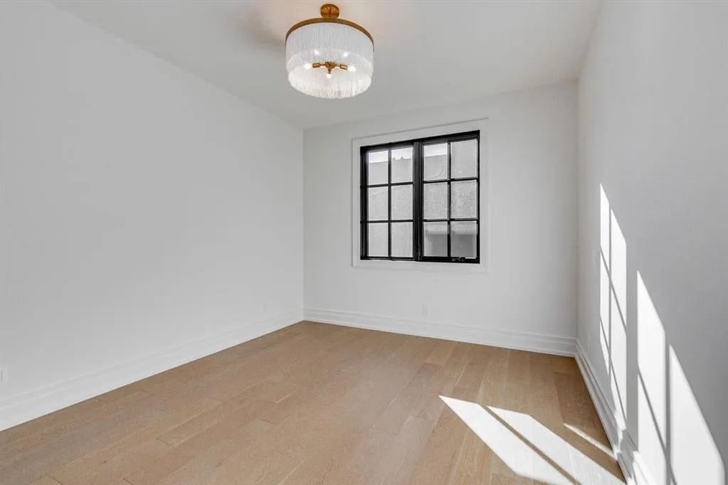 109 Roxboro Road SW