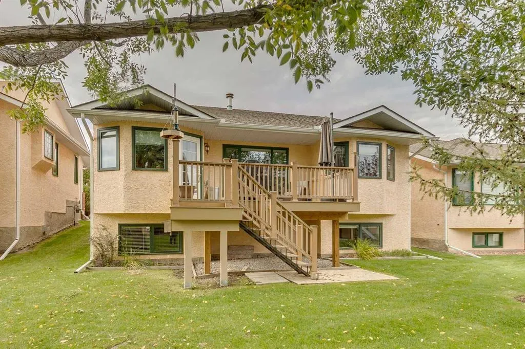 74 Evergreen Bay SW