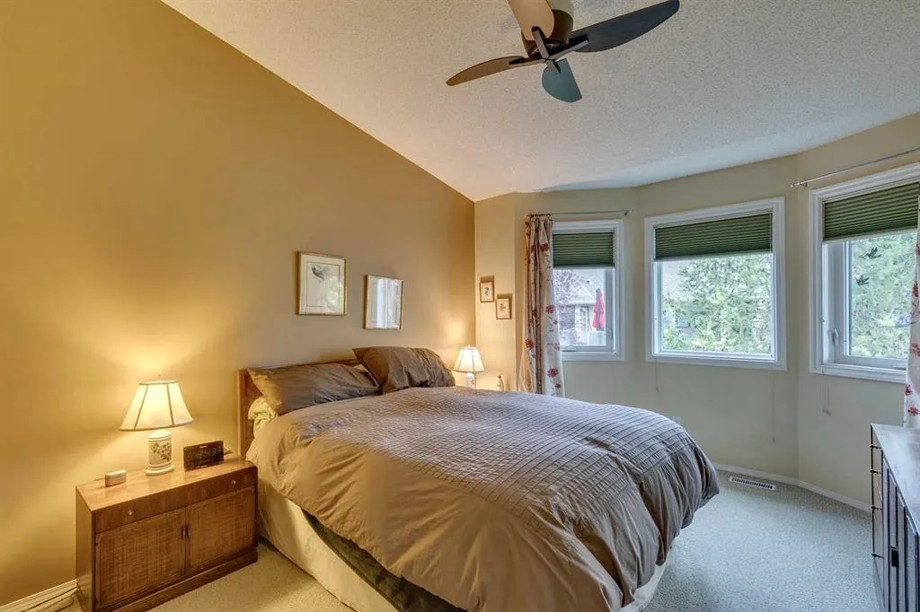 74 Evergreen Bay SW
