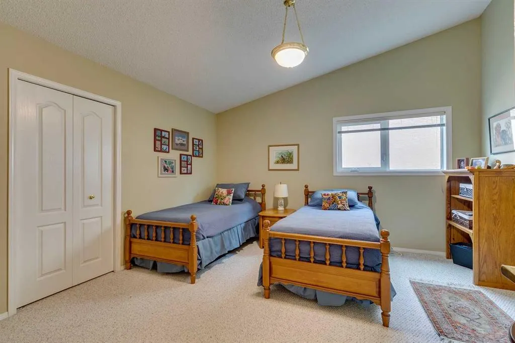 74 Evergreen Bay SW