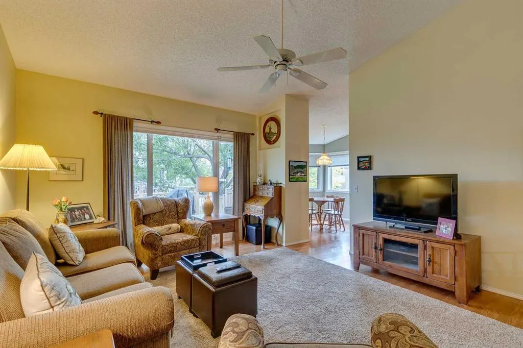 74 Evergreen Bay SW