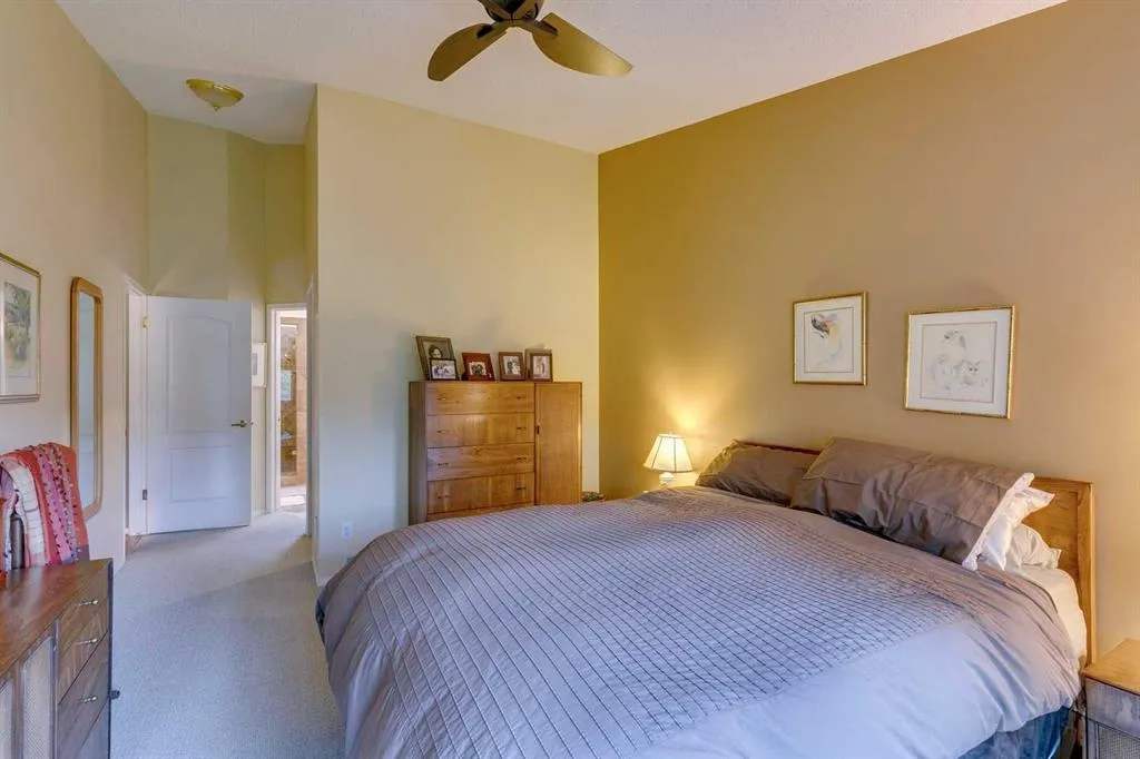 74 Evergreen Bay SW