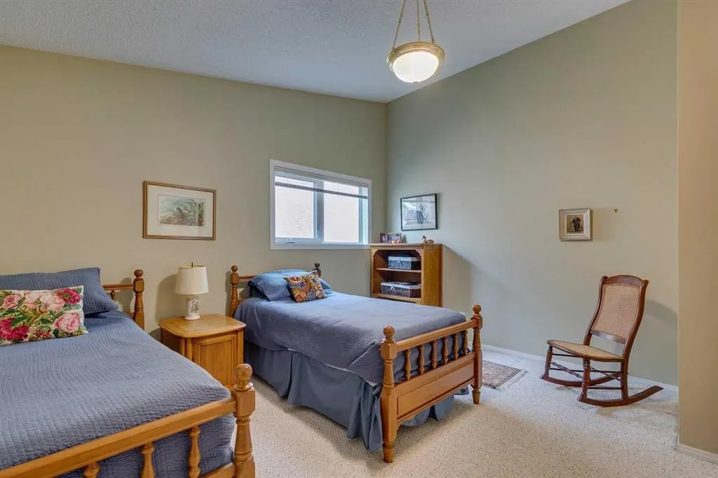 74 Evergreen Bay SW