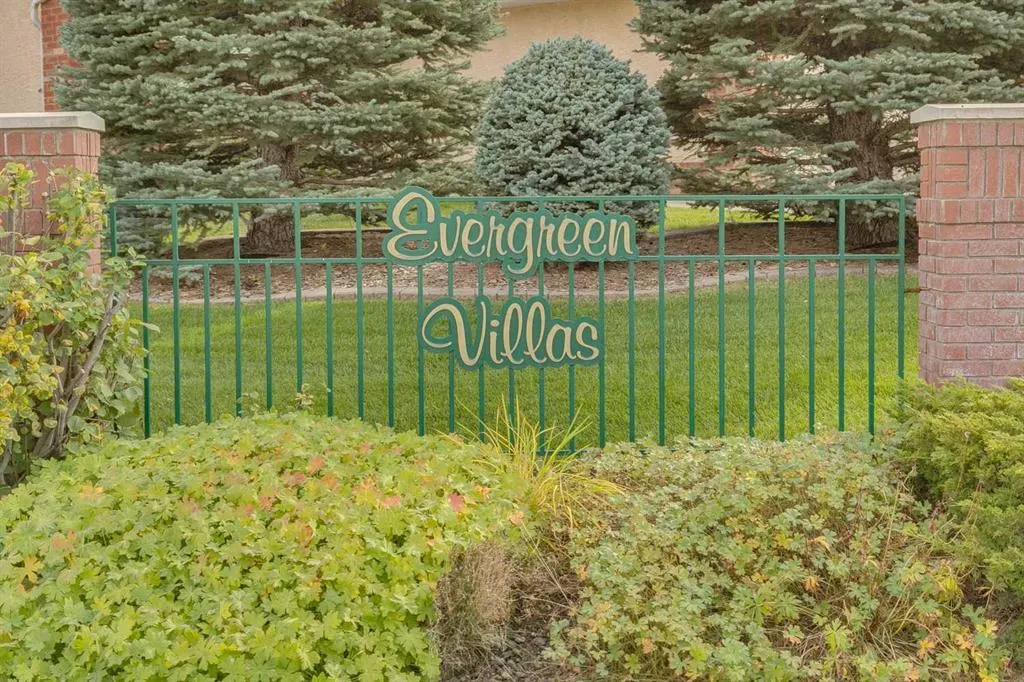 74 Evergreen Bay SW