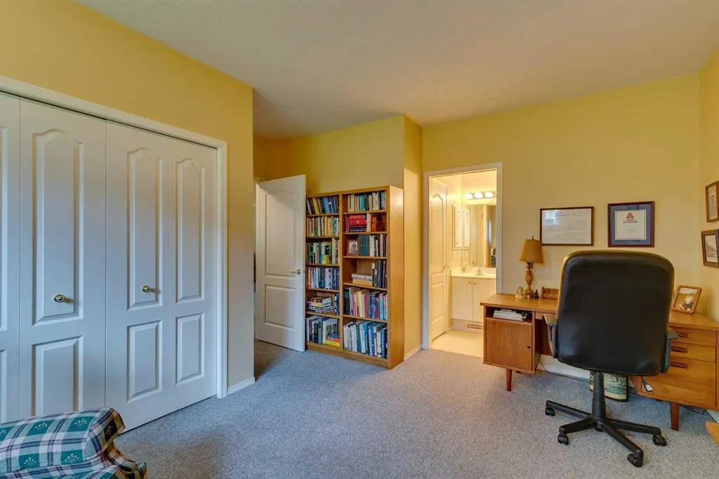 74 Evergreen Bay SW