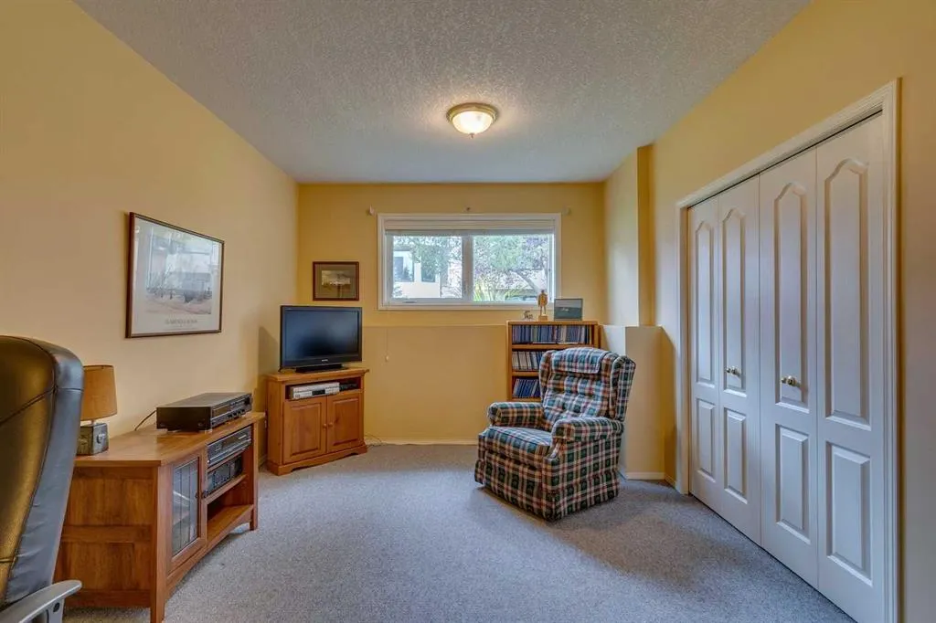 74 Evergreen Bay SW