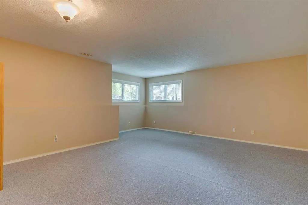 74 Evergreen Bay SW