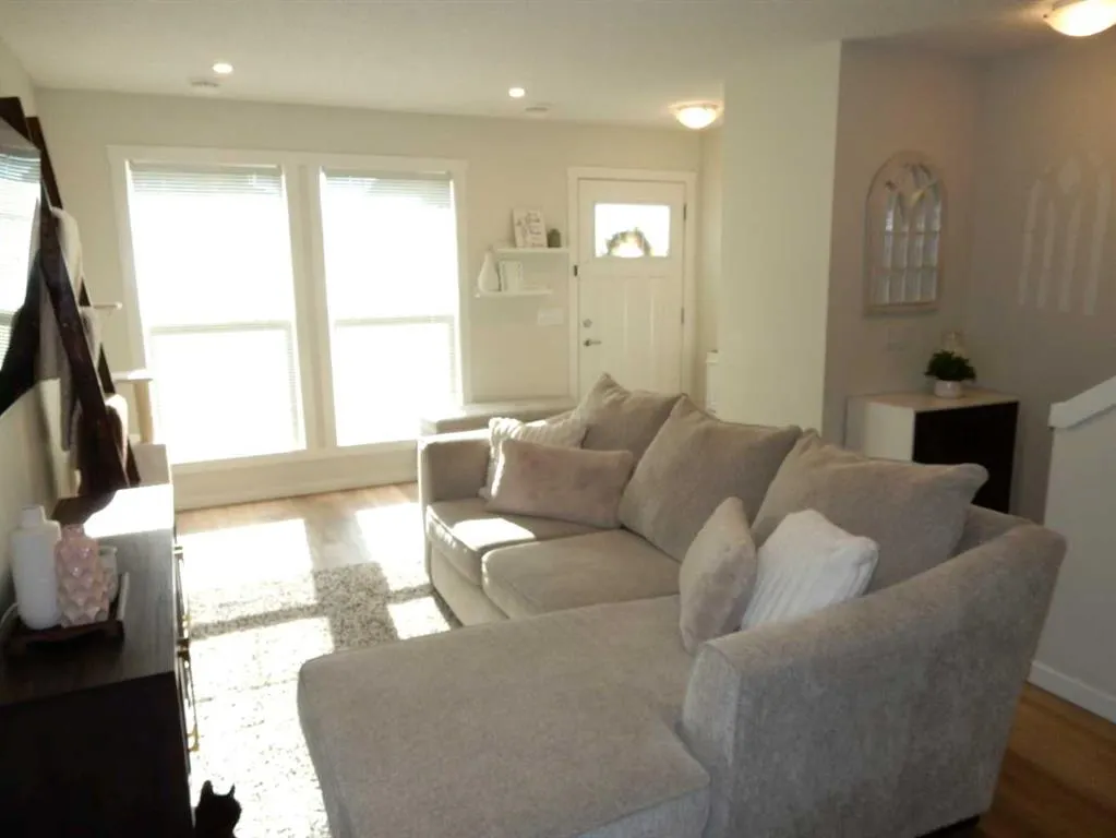 352 Cranbrook Square SE
