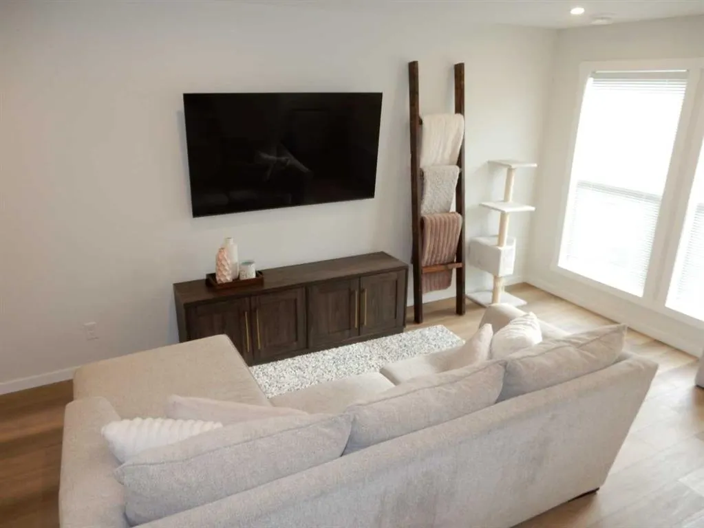 352 Cranbrook Square SE