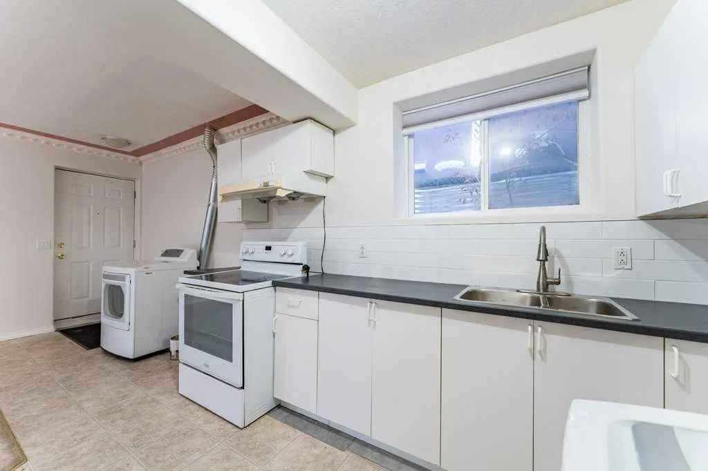 133 Tarawood Close NE