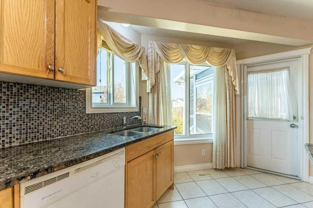 133 Tarawood Close NE