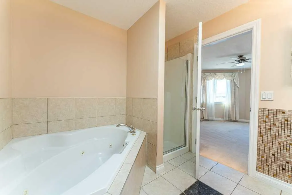 133 Tarawood Close NE