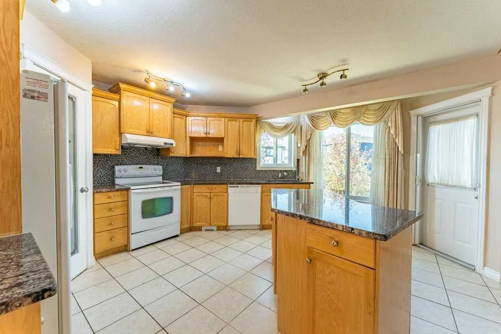 133 Tarawood Close NE