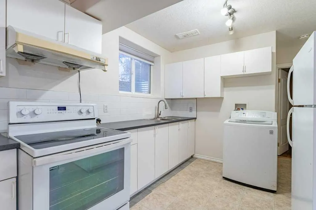 133 Tarawood Close NE