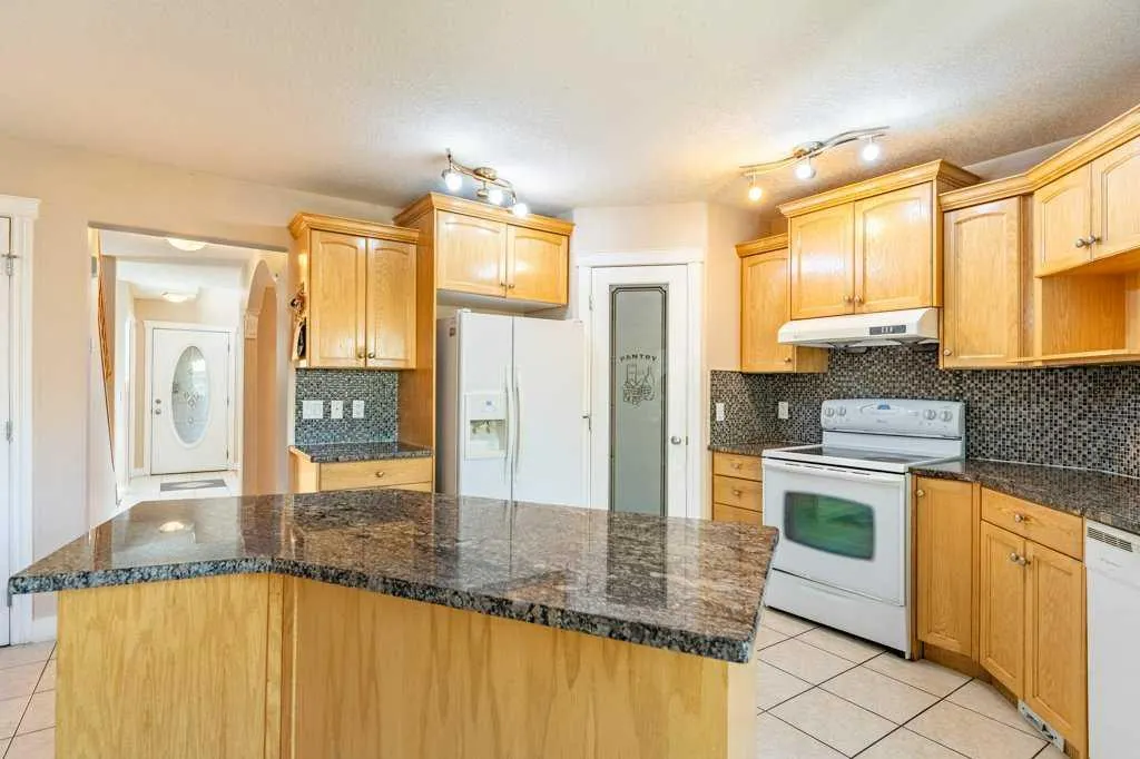 133 Tarawood Close NE