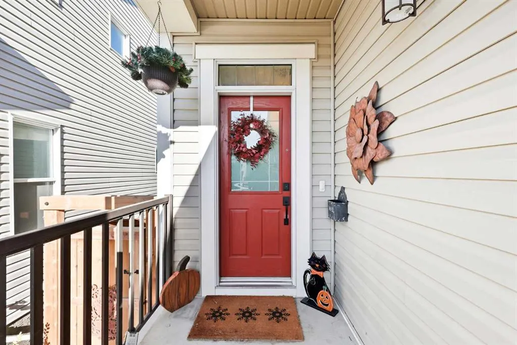 78 Copperpond Street SE