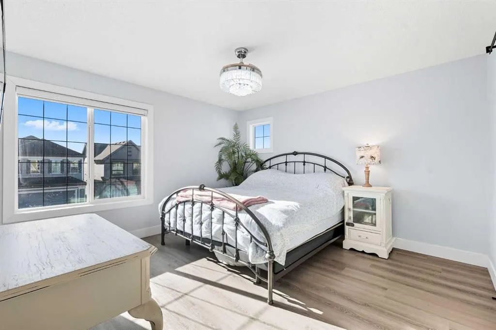 78 Copperpond Street SE
